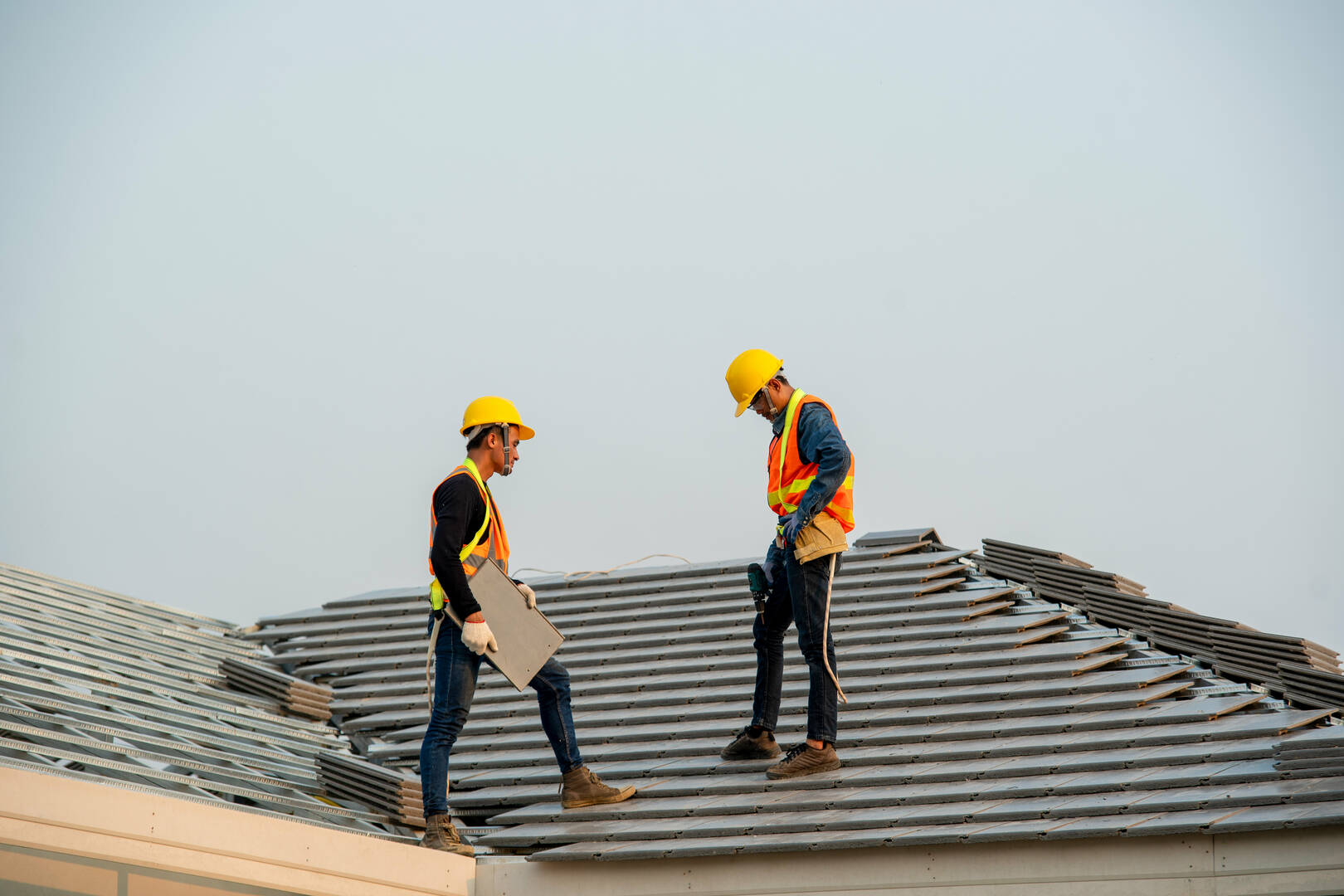 Commercial Roofing Inc logo